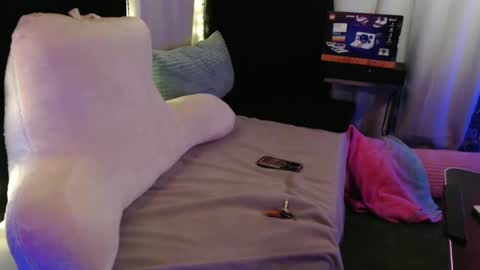 Snapshot of wickedcoolnight chatting on 02-16-25, 06:43 WickedCoolNight online show from 02-16-25, 06:43