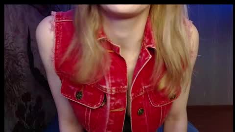 Snapshot of wicky_hey chatting on 11-23-25, 06:19 Victoria online show from 11-23-25, 06:19