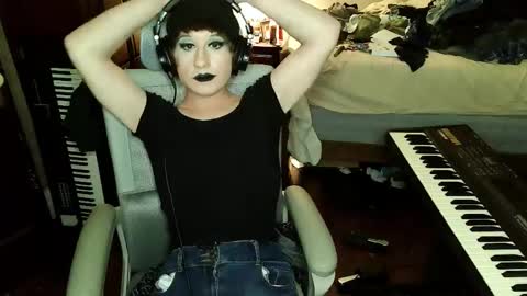 Snapshot of wienerlady chatting on 11-20-25, 05:51 Countess of Hotdogs online show from 11-20-25, 05:51