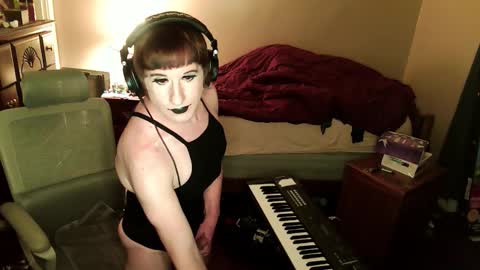 Snapshot of wienerlady chatting on 11-29-25, 04:59 Countess of Hotdogs online show from 11-29-25, 04:59