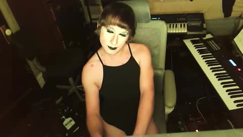 Snapshot of wienerlady chatting on 12-14-25, 03:34 Countess of Hotdogs online show from 12-14-25, 03:34