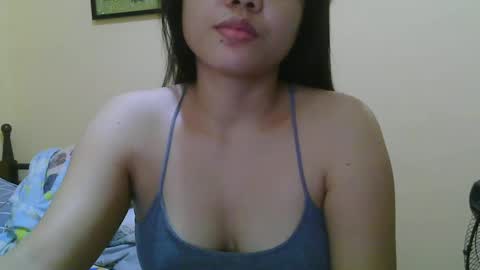 Snapshot of wildcamille chatting on 02-14-25, 10:14 camille online show from 02-14-25, 10:14