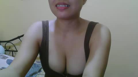 Snapshot of wildcamille chatting on 02-26-25, 10:26 camille online show from 02-26-25, 10:26