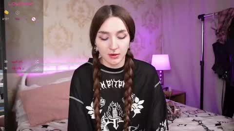 Snapshot of wilder_weinn chatting on 12-01-25, 03:22 .. alice .. online show from 12-01-25, 03:22