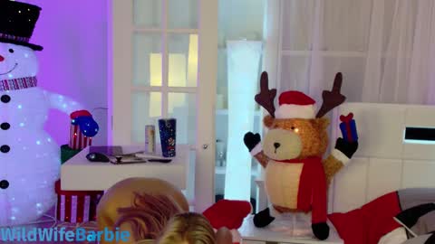 Snapshot of wildwifebarbie chatting on 12-11-24, 04:31 Angelica 49 online show from 12-11-24, 04:31