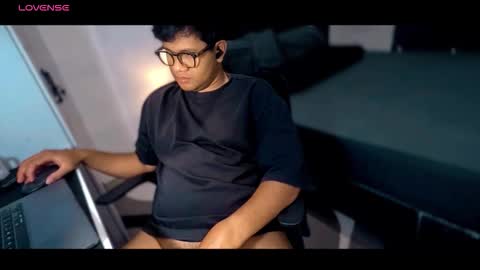 Snapshot of wildynight chatting on 10-13-25, 02:28 Wildy online show from 10-13-25, 02:28