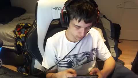 Snapshot of willfro_ chatting on 10-16-25, 02:45 willfro_ online show from 10-16-25, 02:45