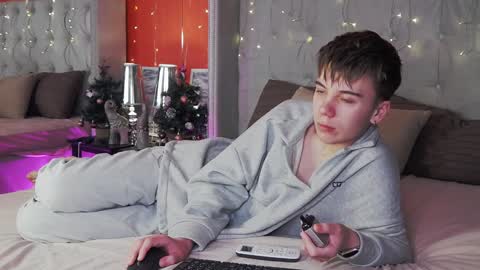 Snapshot of william_ross chatting on 12-24-24, 06:00 will online show from 12-24-24, 06:00