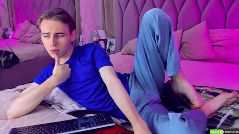 Snapshot of williamdyson chatting on 09-21-25, 03:08 William online show from 09-21-25, 03:08