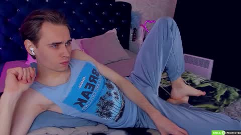 Snapshot of williamdyson chatting on 09-28-25, 03:12 William online show from 09-28-25, 03:12