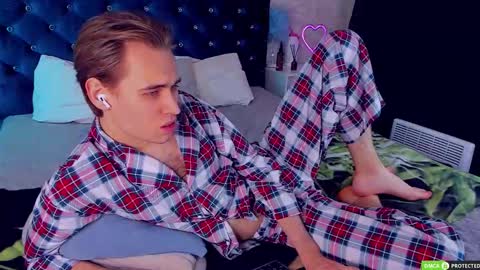 Snapshot of williamdyson chatting on 10-05-25, 03:05 William online show from 10-05-25, 03:05