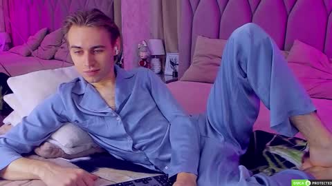 Snapshot of williamdyson chatting on 10-08-25, 03:04 William online show from 10-08-25, 03:04