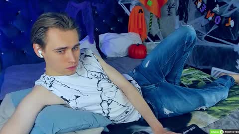 Snapshot of williamdyson chatting on 10-19-25, 04:02 William online show from 10-19-25, 04:02