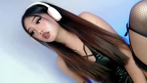 LE XI online show from 11-25-25, 02:06