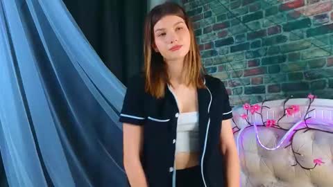 Snapshot of wilmajonson chatting on 03-27-26, 07:25 Vicki3 online show from 03-27-26, 07:25