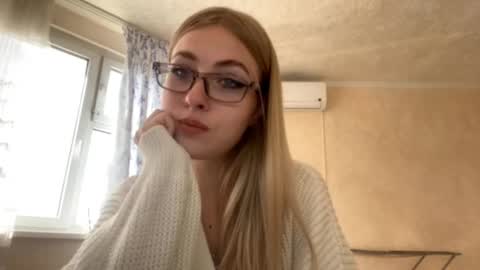 Snapshot of winnifredtrudillo chatting on 09-16-25, 09:32 Kris online show from 09-16-25, 09:32