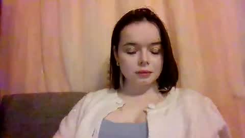 Snapshot of winter__white_rose chatting on 12-27-24, 02:22 Emma online show from 12-27-24, 02:22