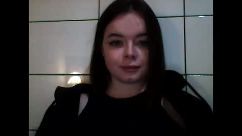 Snapshot of winter__white_rose chatting on 02-24-25, 03:53 Emma online show from 02-24-25, 03:53