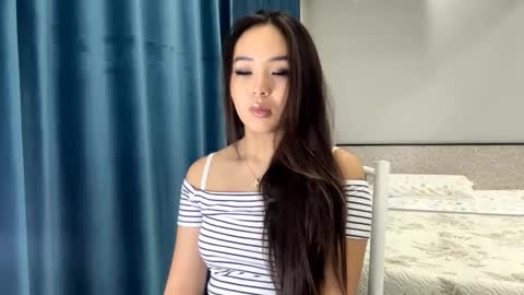 Snapshot of winterluchini chatting on 11-13-25, 02:49 Amina online show from 11-13-25, 02:49