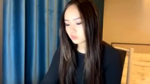 Snapshot of winterluchini chatting on 11-16-25, 12:44 Amina online show from 11-16-25, 12:44