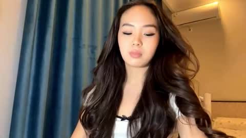 Snapshot of winterluchini chatting on 11-28-25, 03:04 Amina online show from 11-28-25, 03:04