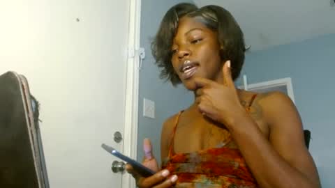Snapshot of wishhwashy22 chatting on 12-04-24, 06:06 Chanel online show from 12-04-24, 06:06