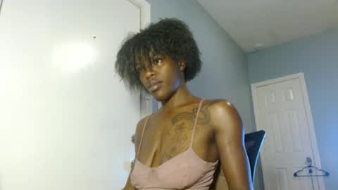 Snapshot of wishhwashy22 chatting on 12-28-24, 05:55 Chanel online show from 12-28-24, 05:55