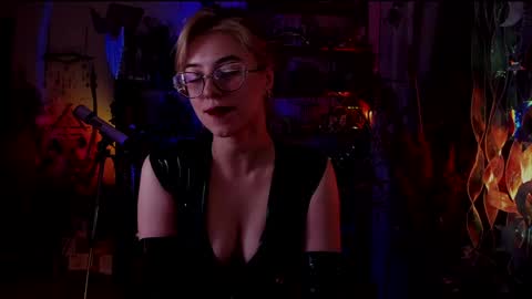 Snapshot of witch_fiona chatting on 12-04-24, 08:18 Goddess of two strapons  - Mr. long Don Mr. Pinky online show from 12-04-24, 08:18