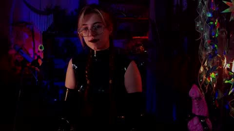 Snapshot of witch_fiona chatting on 12-15-24, 07:42 Goddess of two strapons  - Mr. long Don Mr. Pinky online show from 12-15-24, 07:42