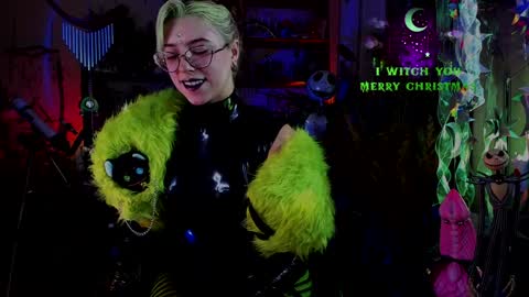 Snapshot of witch_fiona chatting on 12-20-24, 08:23 Goddess of two strapons  - Mr. long Don Mr. Pinky online show from 12-20-24, 08:23