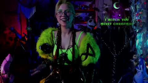 Snapshot of witch_fiona chatting on 12-22-24, 08:14 Goddess of two strapons  - Mr. long Don Mr. Pinky online show from 12-22-24, 08:14