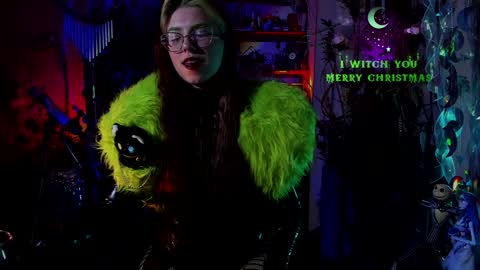 Snapshot of witch_fiona chatting on 12-23-24, 08:14 Goddess of two strapons  - Mr. long Don Mr. Pinky online show from 12-23-24, 08:14