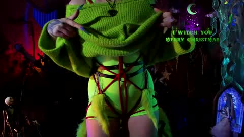 Snapshot of witch_fiona chatting on 12-24-24, 07:44 Goddess of two strapons  - Mr. long Don Mr. Pinky online show from 12-24-24, 07:44