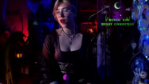 Snapshot of witch_fiona chatting on 12-29-24, 10:36 Goddess of two strapons  - Mr. long Don Mr. Pinky online show from 12-29-24, 10:36