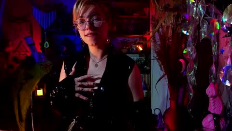 Snapshot of witch_fiona chatting on 01-16-25, 08:25 Goddess of two strapons  - Mr. long Don Mr. Pinky online show from 01-16-25, 08:25