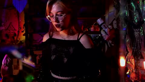 Snapshot of witch_fiona chatting on 01-30-25, 08:10 Goddess of two strapons  - Mr. long Don Mr. Pinky online show from 01-30-25, 08:10