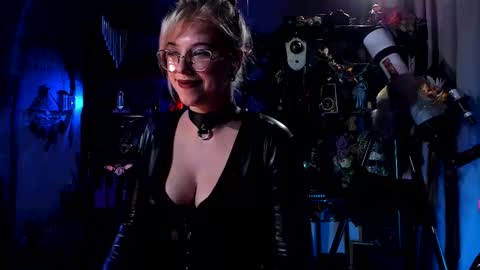 Snapshot of witch_fiona chatting on 02-24-25, 07:52 Goddess of two strapons  - Mr. long Don Mr. Pinky online show from 02-24-25, 07:52