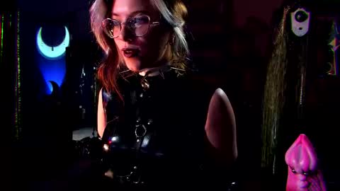 Snapshot of witch_fiona chatting on 09-12-25, 08:09 Goddess of two strapons  - Mr. long Don Mr. Pinky online show from 09-12-25, 08:09