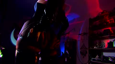 Snapshot of witch_fiona chatting on 09-18-25, 08:22 Goddess of two strapons  - Mr. long Don Mr. Pinky online show from 09-18-25, 08:22