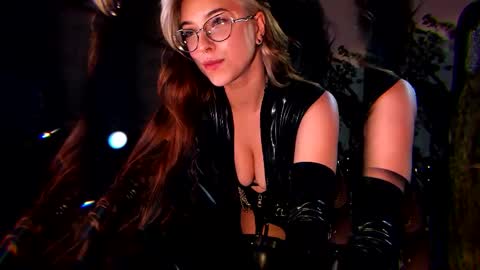 Snapshot of witch_fiona chatting on 10-21-25, 07:58 Goddess of two strapons  - Mr. long Don Mr. Pinky online show from 10-21-25, 07:58