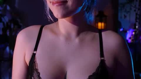 Snapshot of witch_fiona chatting on 12-17-25, 08:04 Goddess of two strapons - Mr. long Don Mr. Pinky online show from 12-17-25, 08:04