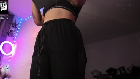 Snapshot of witchofhearts chatting on 12-19-24, 01:18 Luna Violeta A r t i s t online show from 12-19-24, 01:18