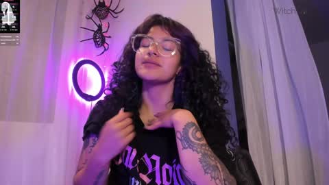 Snapshot of witchofhearts chatting on 12-27-24, 06:14 Luna Violeta A r t i s t online show from 12-27-24, 06:14