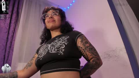 Snapshot of witchofhearts chatting on 01-03-25, 05:39 Luna Violeta A r t i s t online show from 01-03-25, 05:39