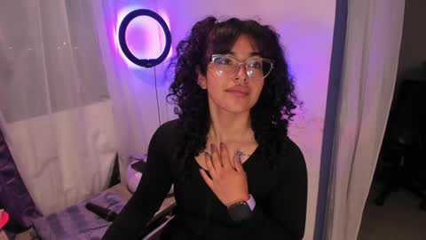 Snapshot of witchofhearts chatting on 01-06-25, 11:09 Luna Violeta A r t i s t online show from 01-06-25, 11:09