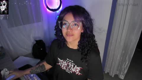 Snapshot of witchofhearts chatting on 01-22-25, 11:43 Luna Violeta A r t i s t online show from 01-22-25, 11:43