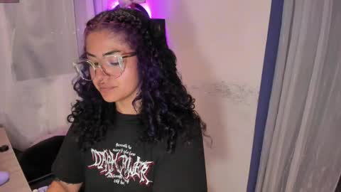 Snapshot of witchofhearts chatting on 02-13-25, 01:40 Luna Violeta A r t i s t online show from 02-13-25, 01:40