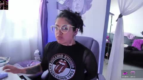 Snapshot of witchofhearts chatting on 10-17-25, 06:43 Luna Violeta A r t i s t online show from 10-17-25, 06:43