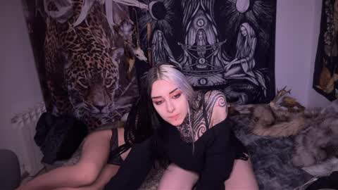 Snapshot of witchshadows chatting on 01-16-25, 06:59 witchshadows online show from 01-16-25, 06:59