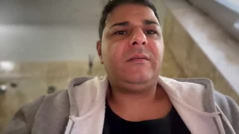 Snapshot of witebull83 chatting on 12-26-24, 07:13 Witebull online show from 12-26-24, 07:13